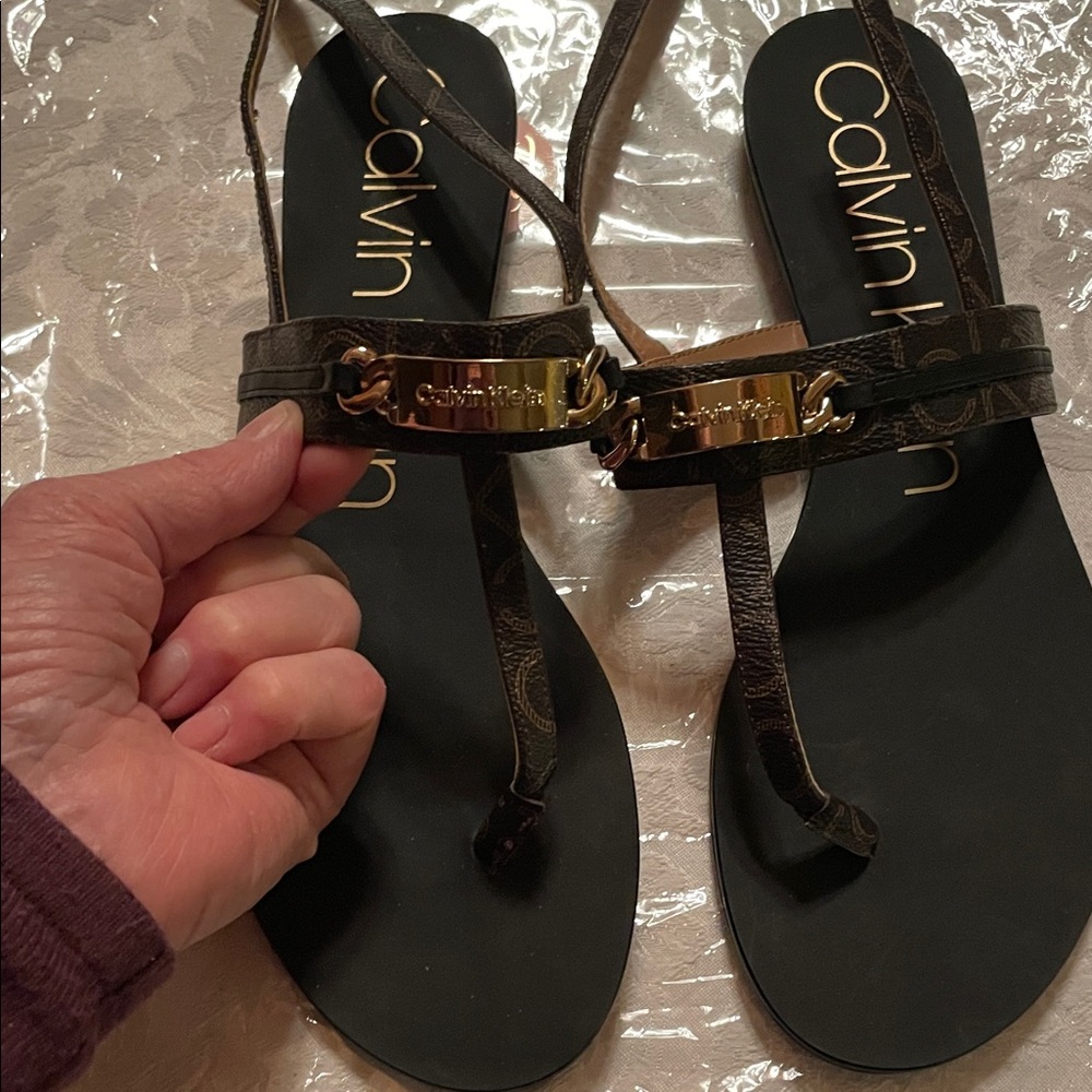 CALVIN KLEIN LEATHER Brown Patterned T-Strap Sandals with Gold Plate NWOT